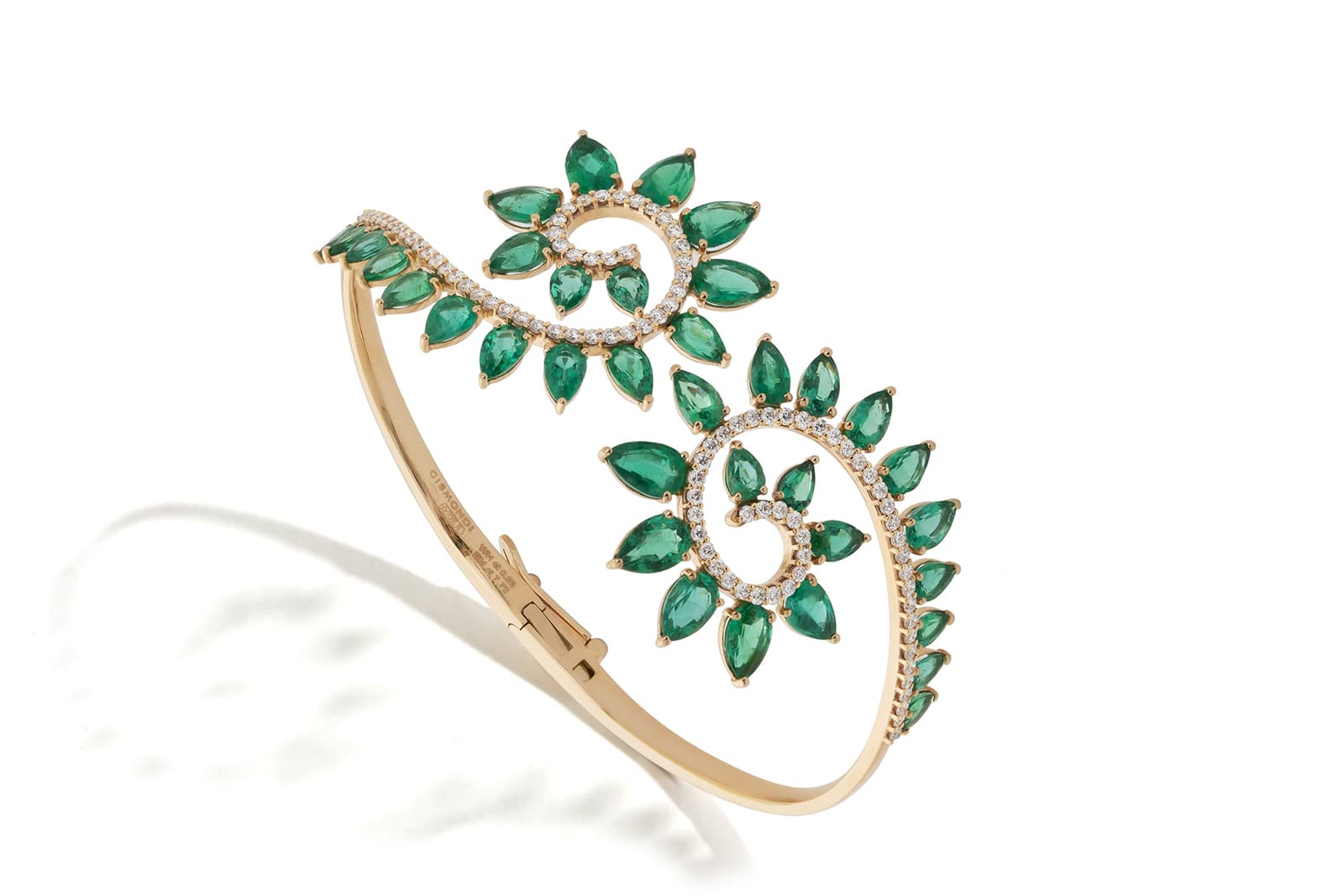  Gismondi 1754 Genesi cuff bracelet with emeralds and diamonds in yellow gold