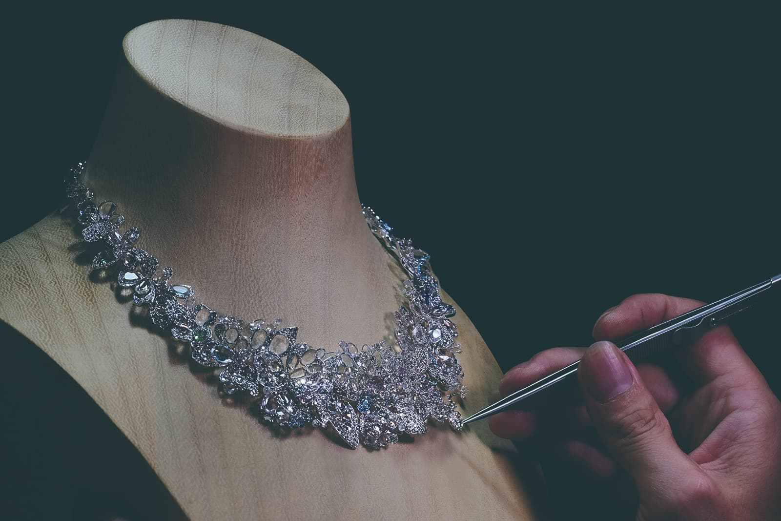  The necklace was inspired by the flowers in the artist Claude Monet's gardens in Giverny 
