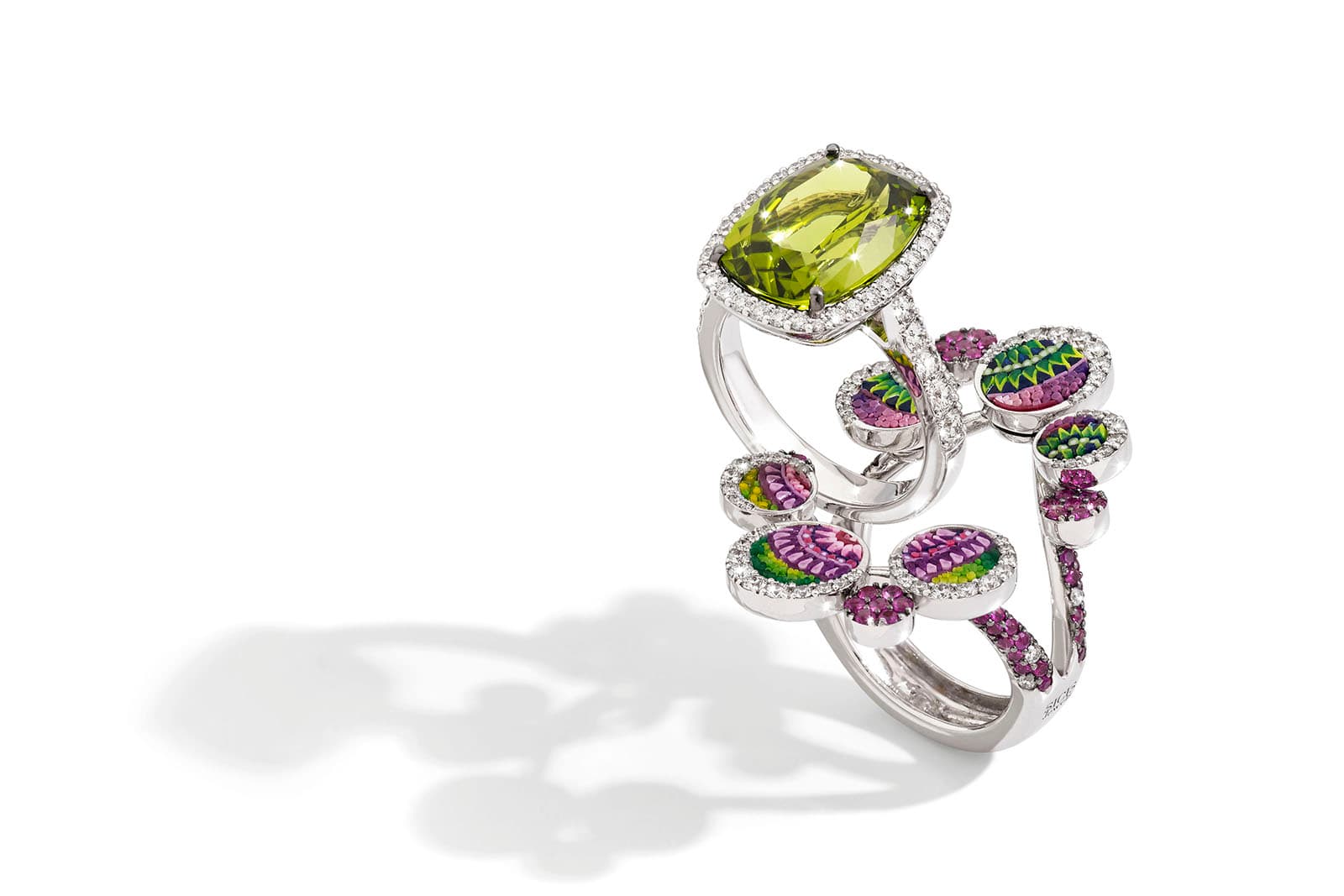  The SICIS Life ring is transformable and can be worn in three ways 