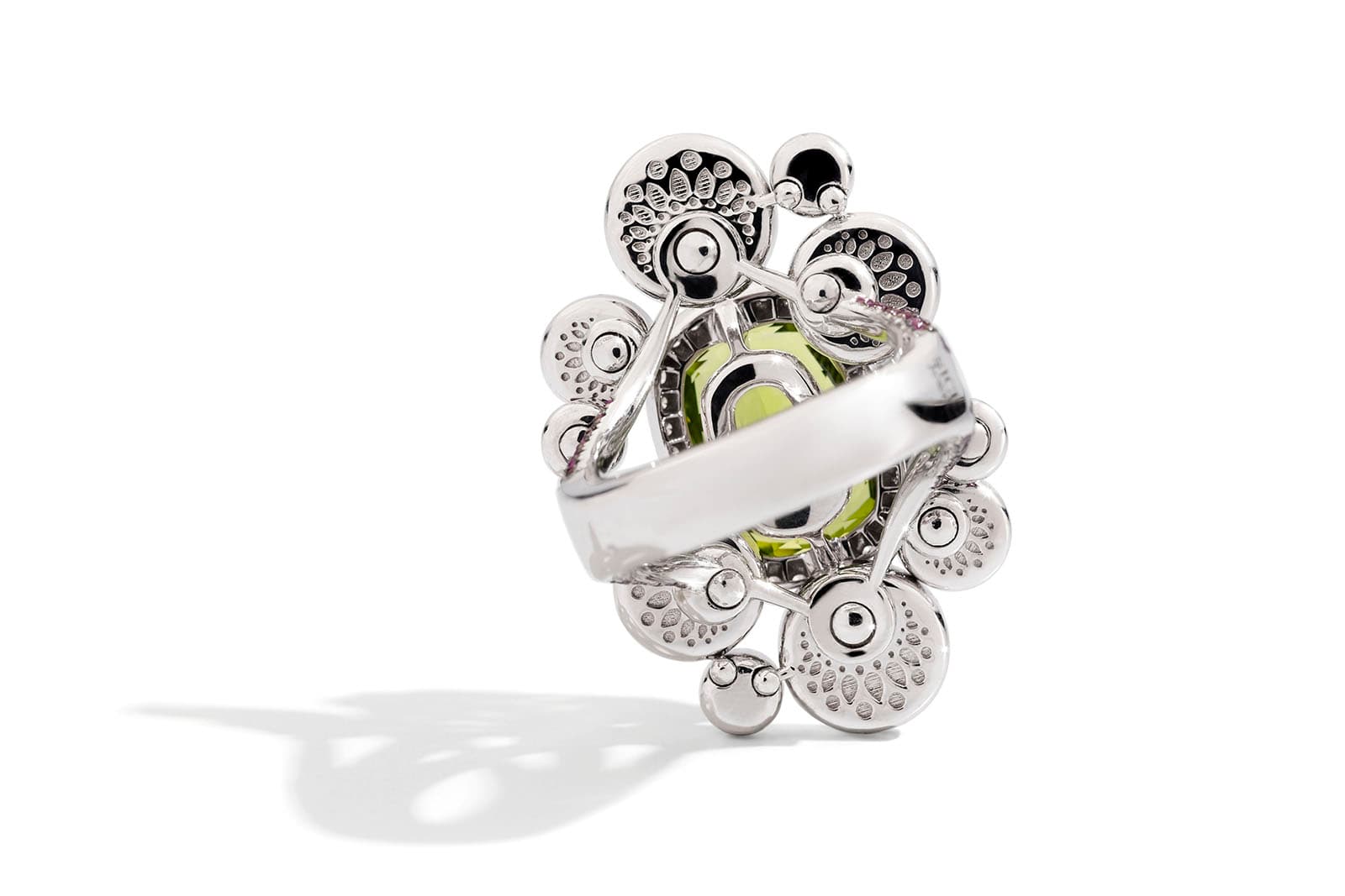 The reverse side of the SICIS Life ring demonstrates the craftsmanship that goes into creating a seamless transformable ring