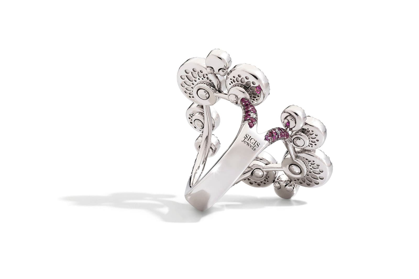  The micro-mosaic element of the SICIS Life ring that can be worn alone or with a peridot solitaire ring