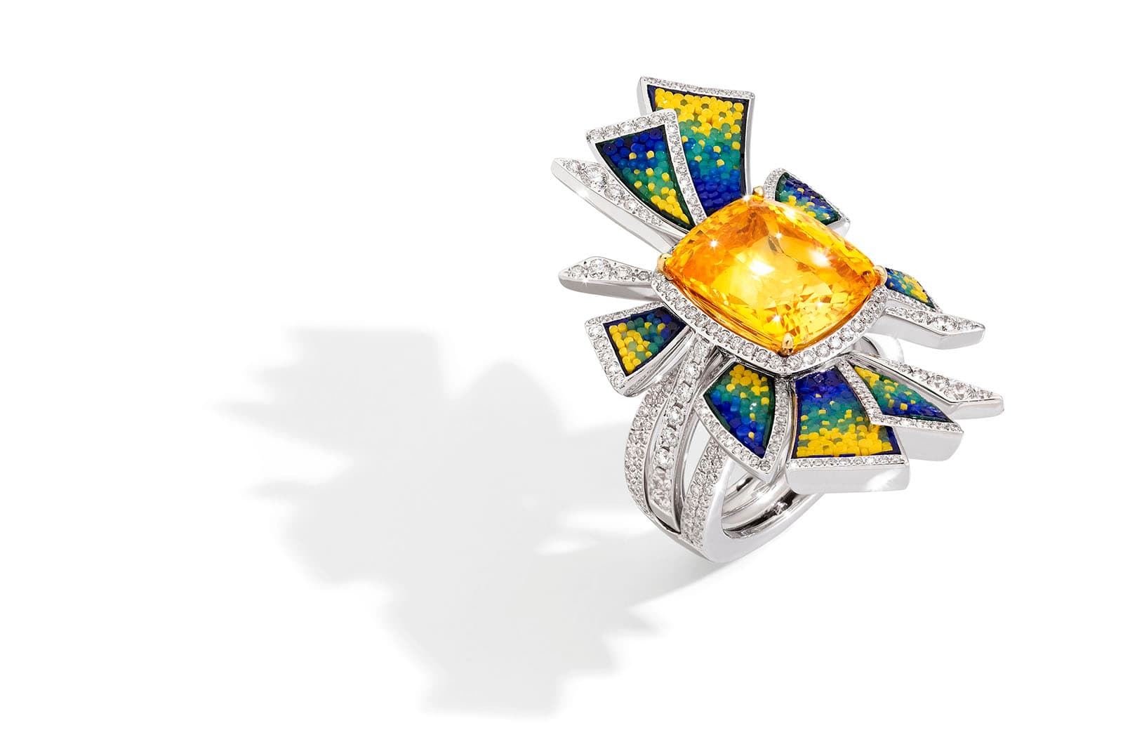  The SICIS Joyful ring was designed to celebrate the natural brightness of the sapphire centre stone