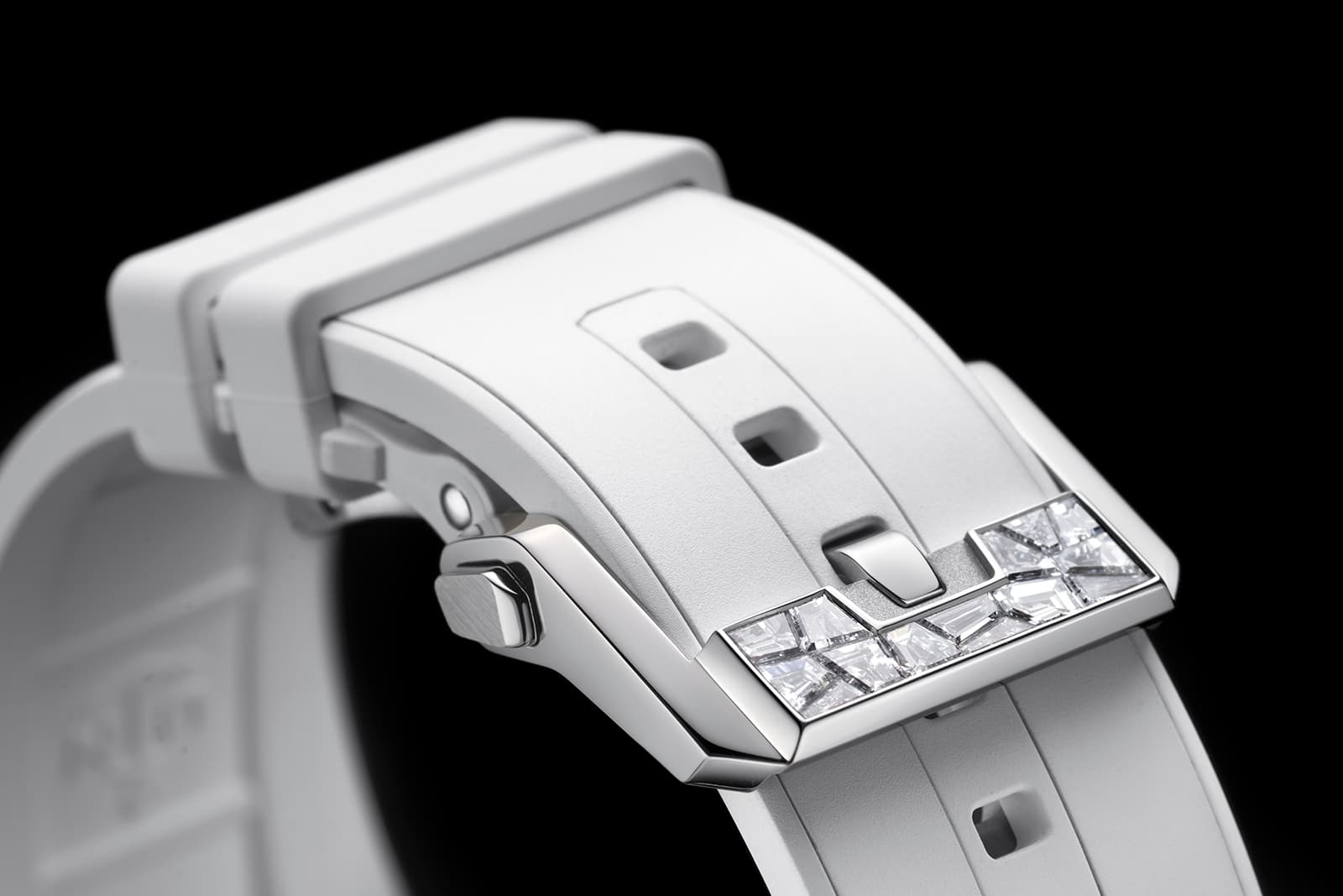  Diamond details on the buckle of the Ulysse Nardin Sparkling Blast High Jewellery watch