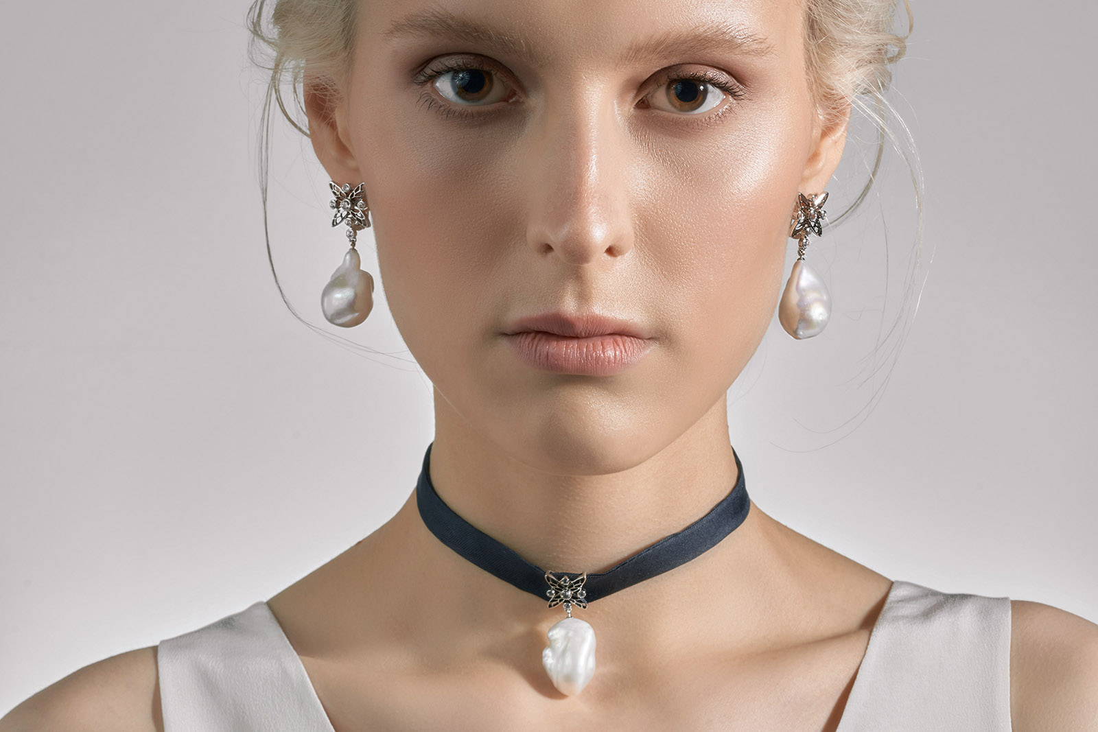  Baroque pearl choker and earrings set by Natasha Libelle