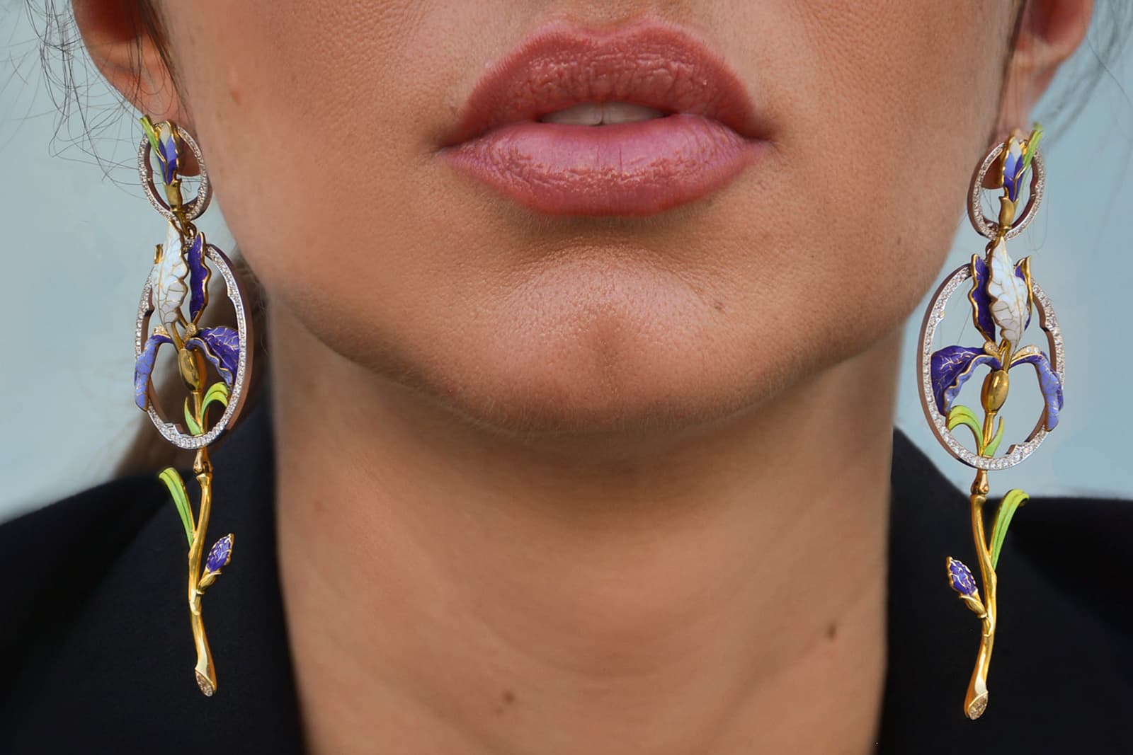  Nikolay Romanov Iris earrings in 18k gold decorated with enamel 
