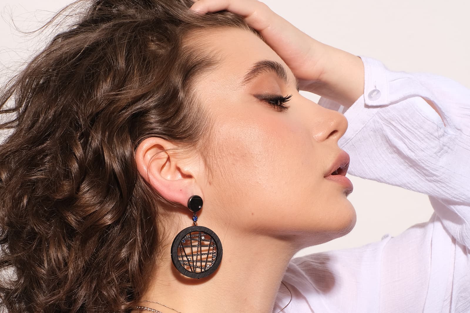 Kabarovsky earrings in black hornbeam and enamel with gems