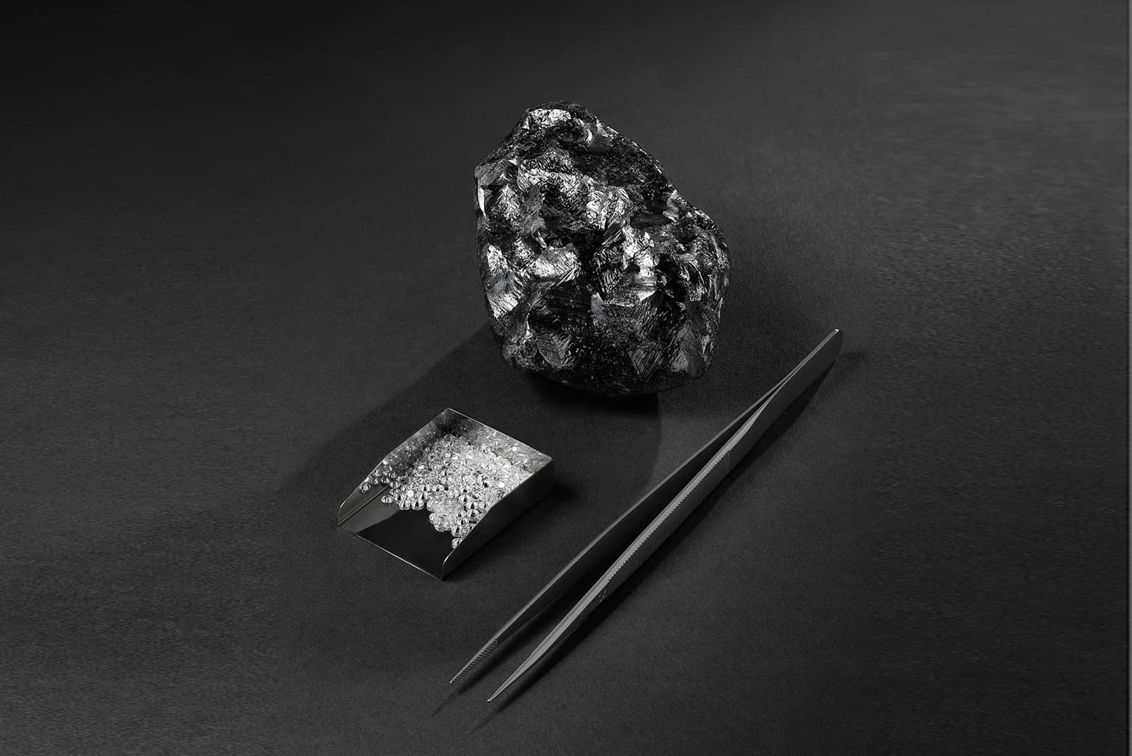  The only rough diamond bigger than the Louis Vuitton Sewelô is the famous Cullinan Diamond