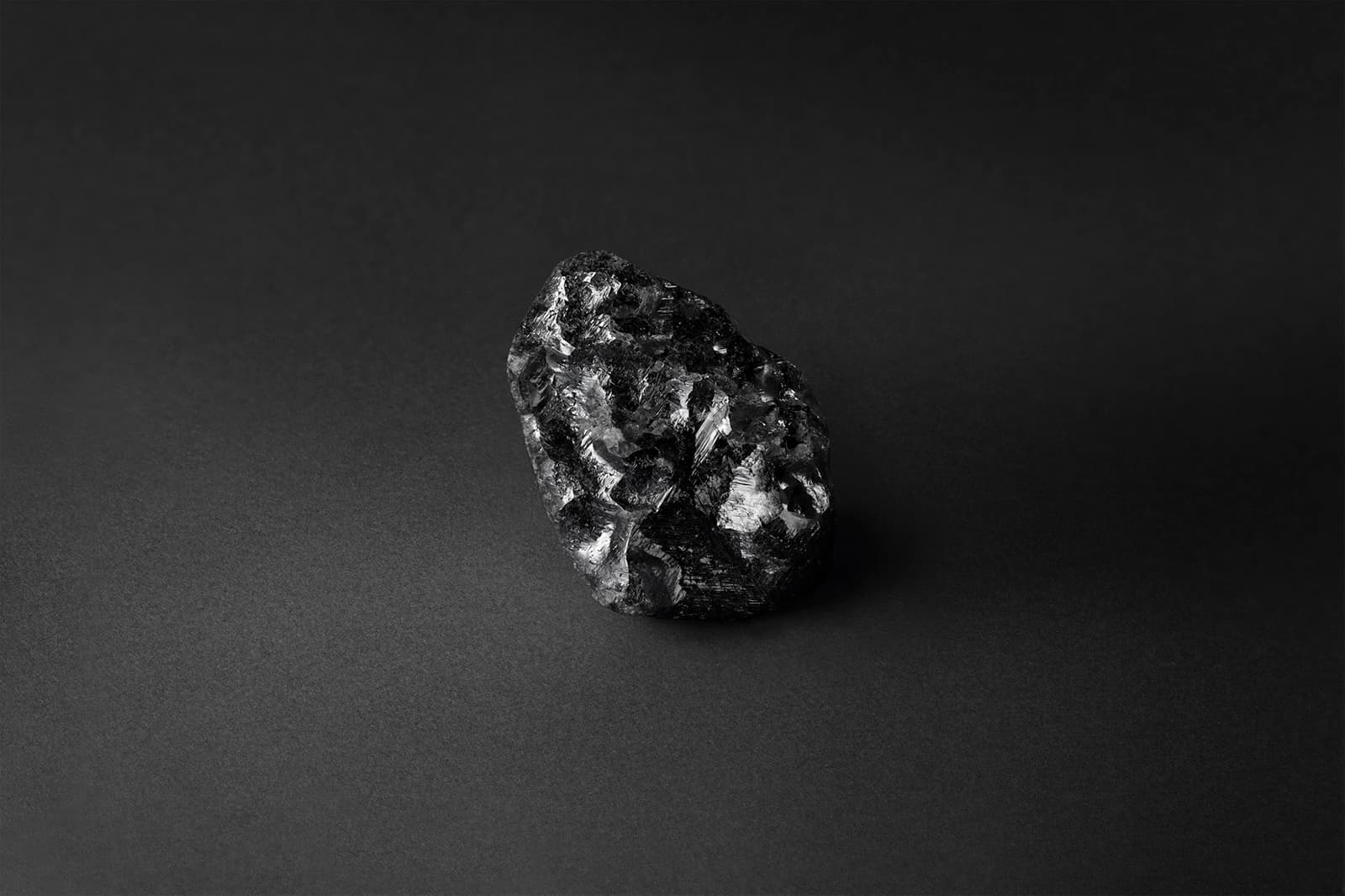  The Louis Vuitton Sewelô diamond is naturally included resulting in this black colouration 
