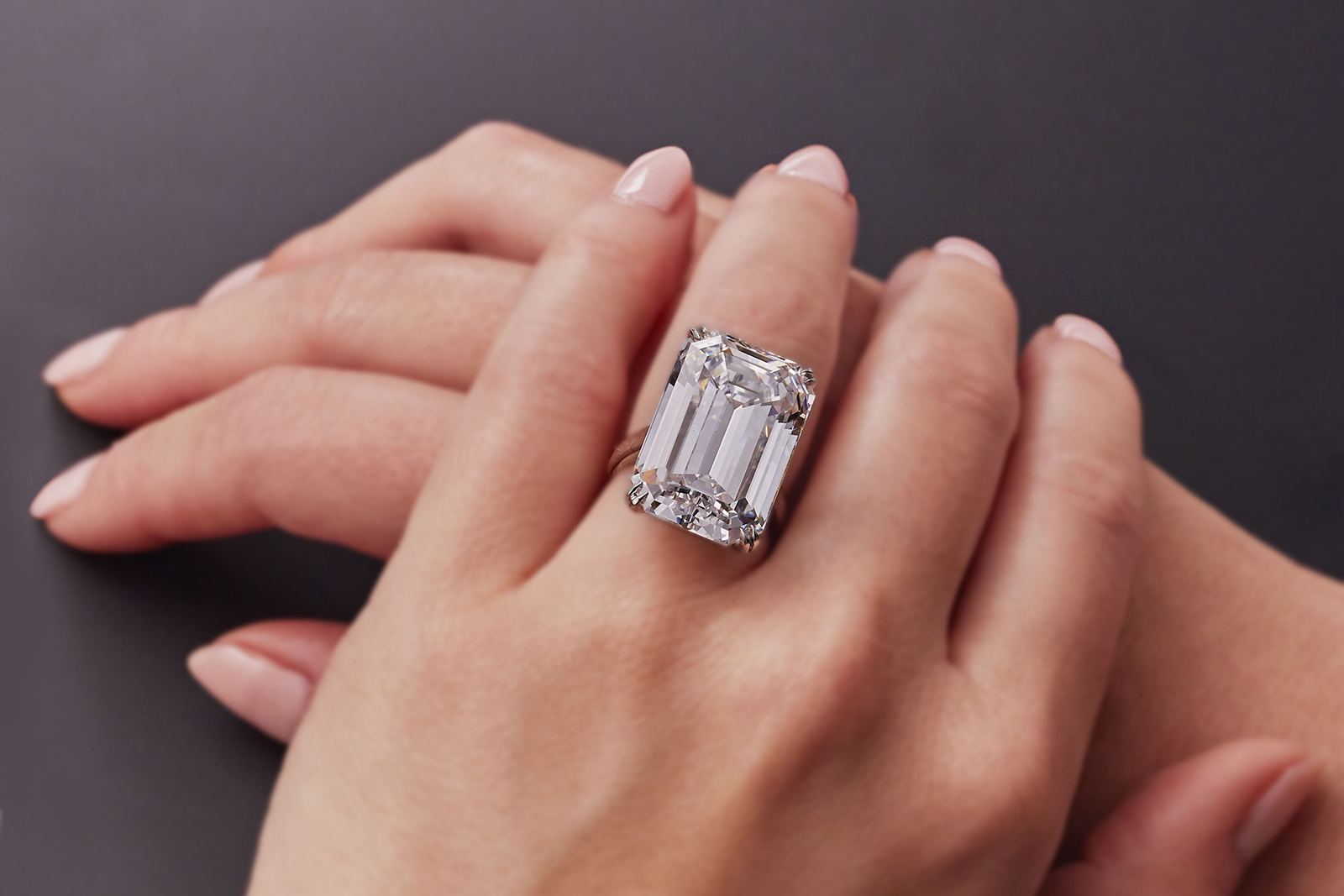 Christie’s выставил на онлайн торги кольцо с безупречным бриллиантом 28,86 карат цвета D