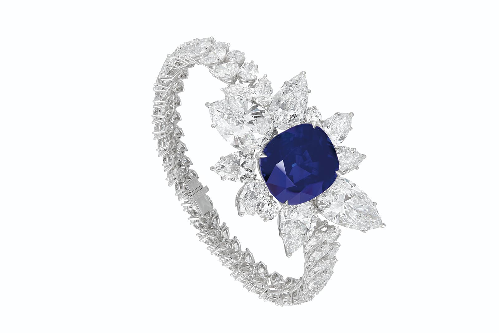  The 43.10 carat 'royal blue' Kashmir sapphire shows no sign of heat treatment