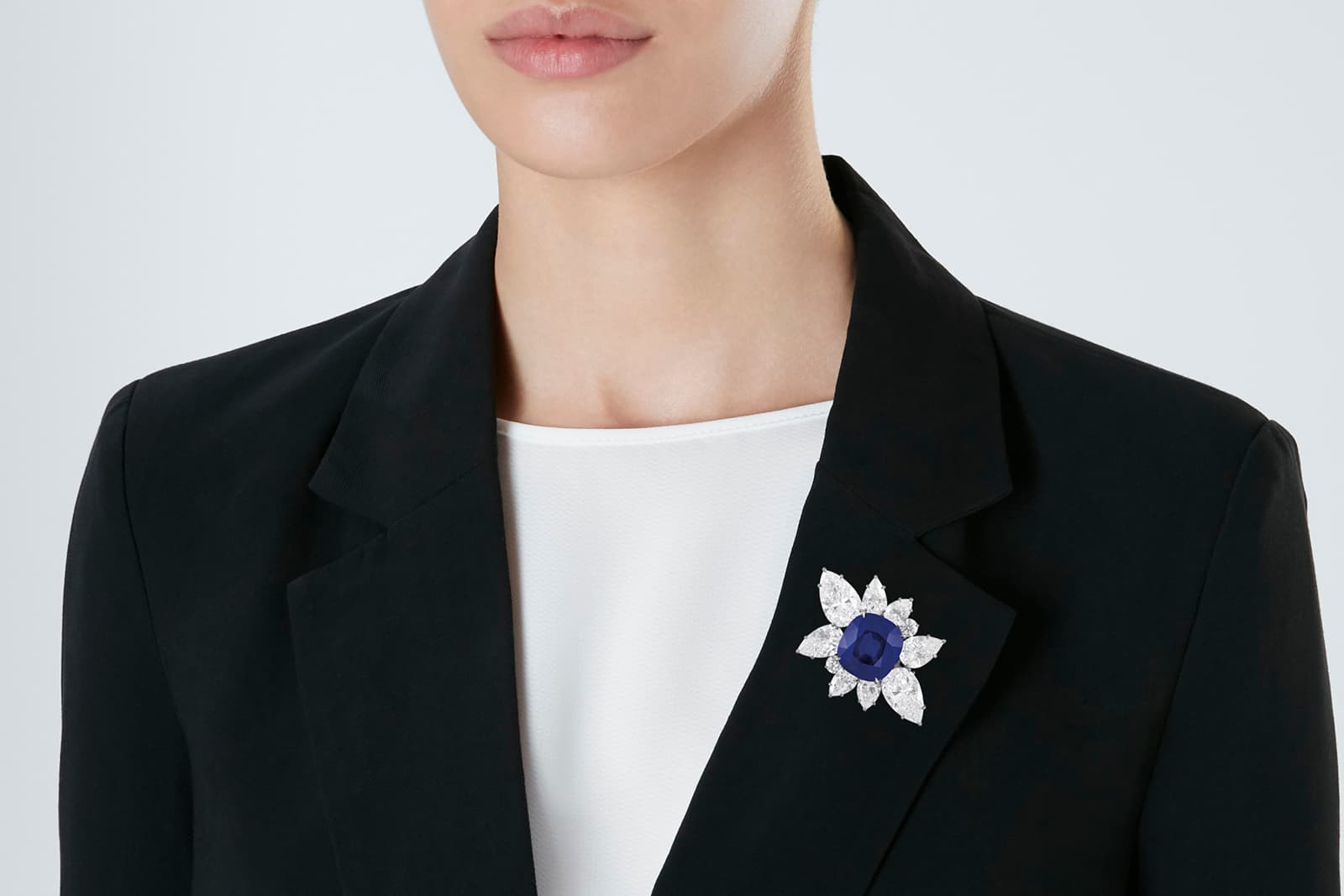 A Kashmir sapphire and diamond brooch, which can also be worn as a bracelet, sold by Christie's for more than US $6 million