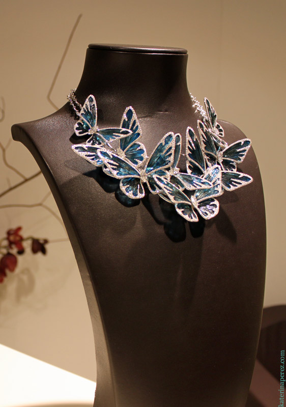 Arunashi-Necklace-on-the-bu арунаши набор с бабочками колье ожерелье