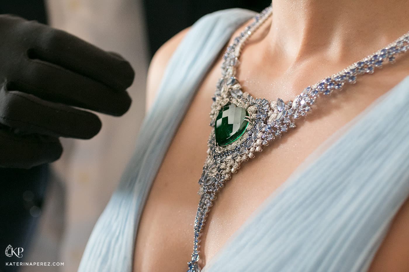  The finishing touch of her look was a necklace with a 40-carat Colombian emerald, diamonds and blue sapphires falling along the cut of her dress