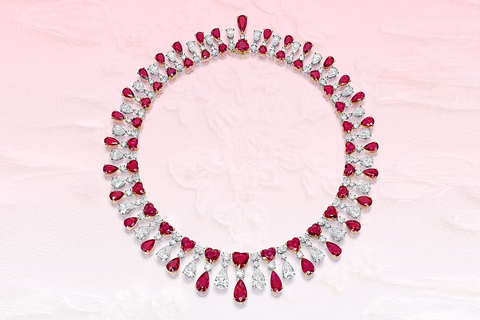 Faidee necklace with 30 heart-shaped rubies and a further 30 pear-shaped rubies with a total weight of 100 carats 