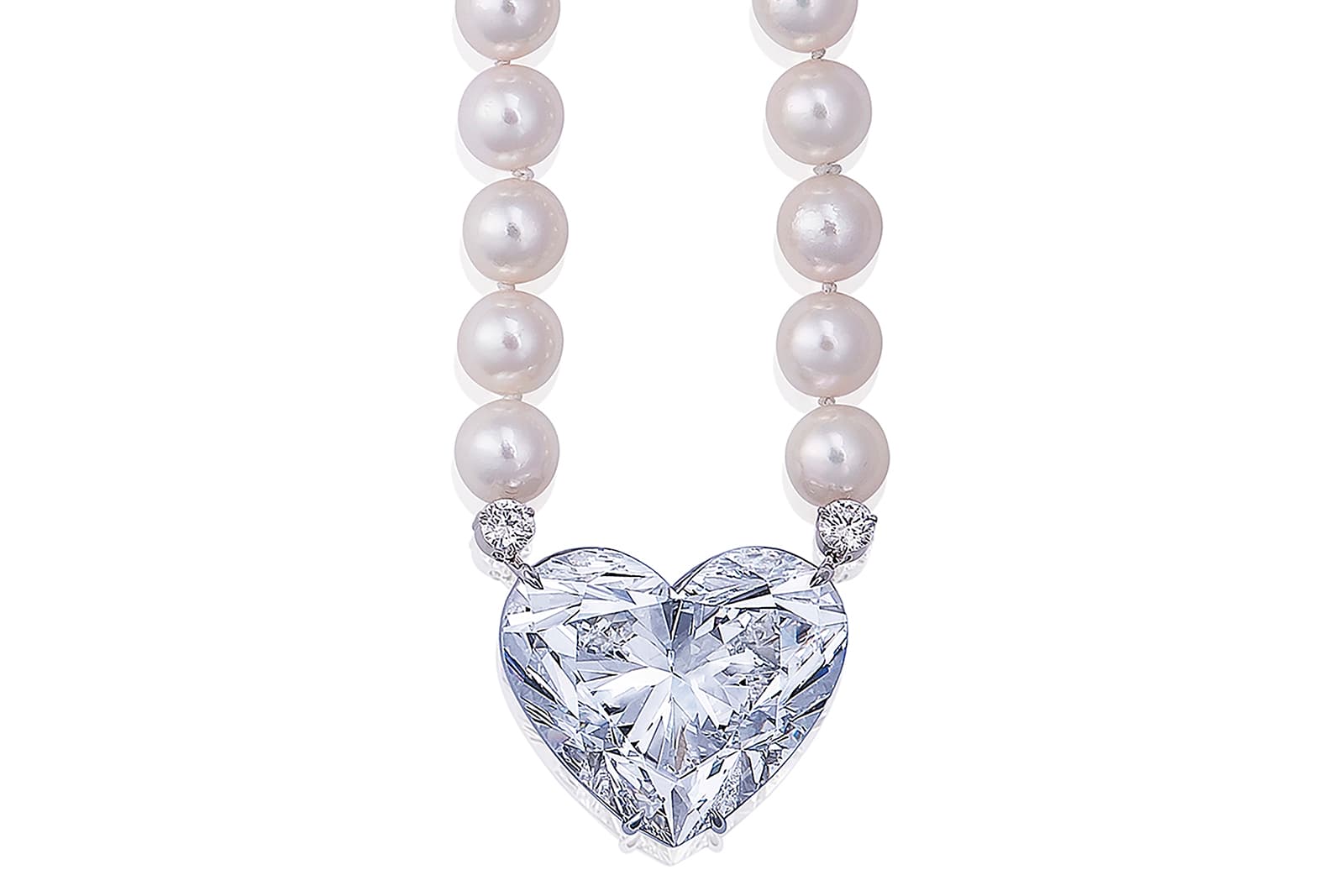 Boehmer et Bassenge sold this South Sea pearl and 92.15 carat heart-shaped diamond necklace with the support of Christie’s for $15 million