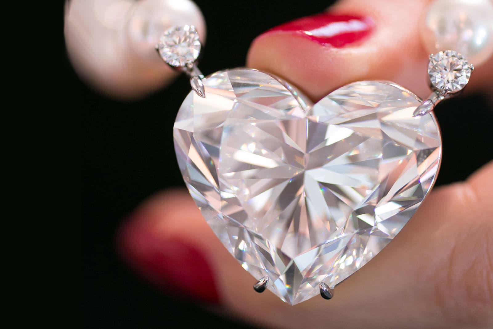   The Boehmer et Bassenge South Sea pearl and heart-shaped diamond necklace also includes two modest round-cut stones