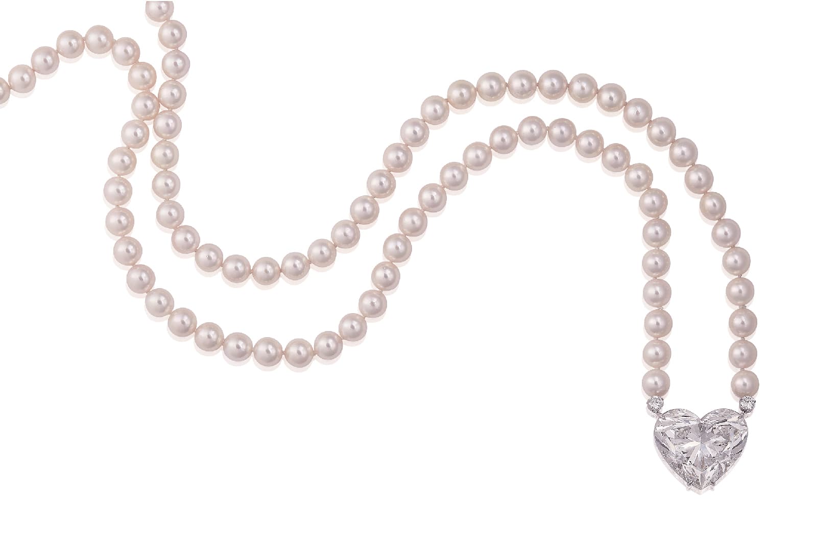  Boehmer et Bassenge South Sea pearl necklace with a 92.15 carat heart-shaped diamond