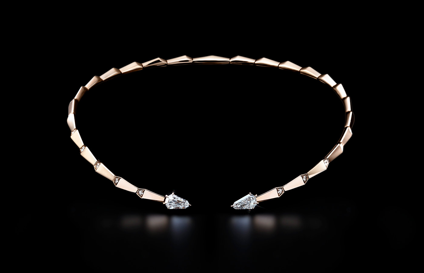  ORLOV Croco Dream Spike Diamond choker with a pair of kite-shaped diamonds of 1.10 carats each