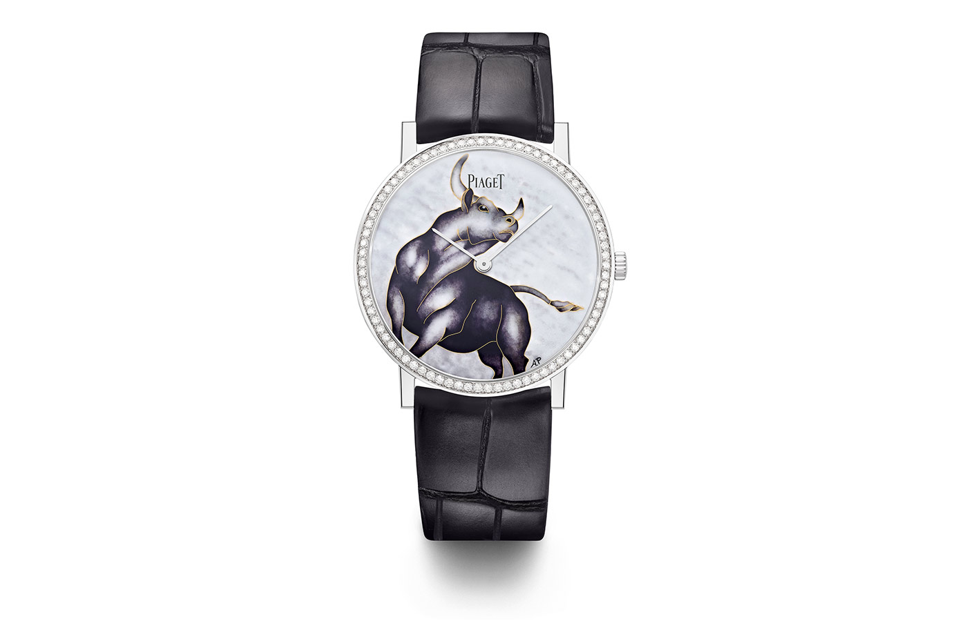 Piaget увековечил быка на циферблате одних из самых культовых своих часов – ультратонких Altiplano – с помощью техники горячей перегородчатой эмали, которой в совершенстве владеет Анита Порше
