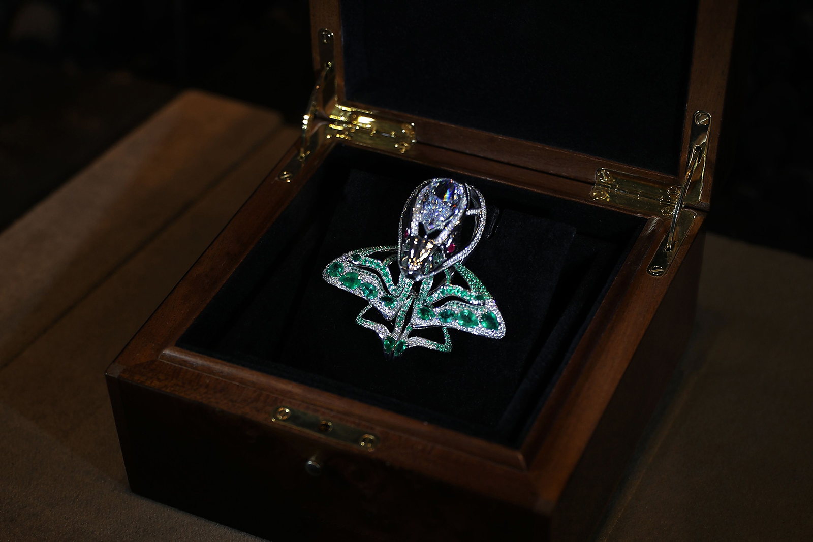 Ming Song Haute Joaillerie Le Proie du Serpent brooch in 18k white gold with a 20 carat pear-cut diamond, 337 pear-cut and brilliant-cut emeralds totalling 13.8 carats, and 600 white diamonds of 9.82 carats