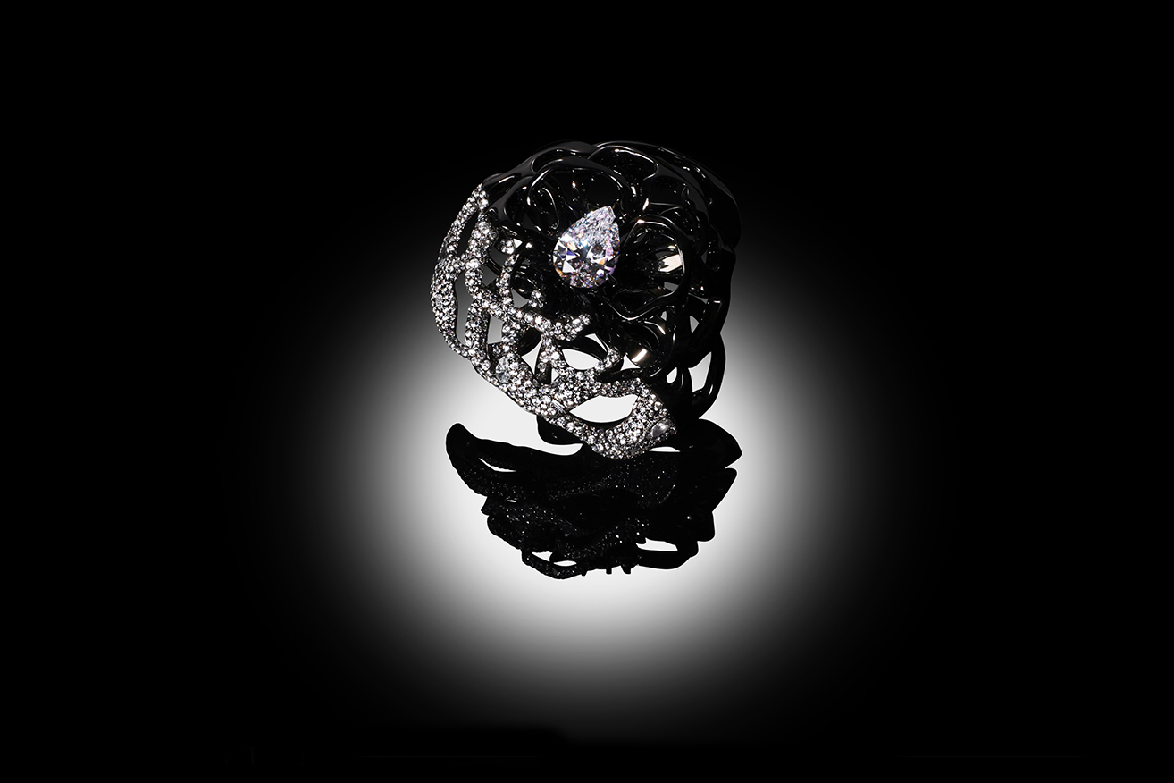 Ming Song Haute Joaillerie Forbidden Flower IV ring with a 6 carat pear-cut diamond