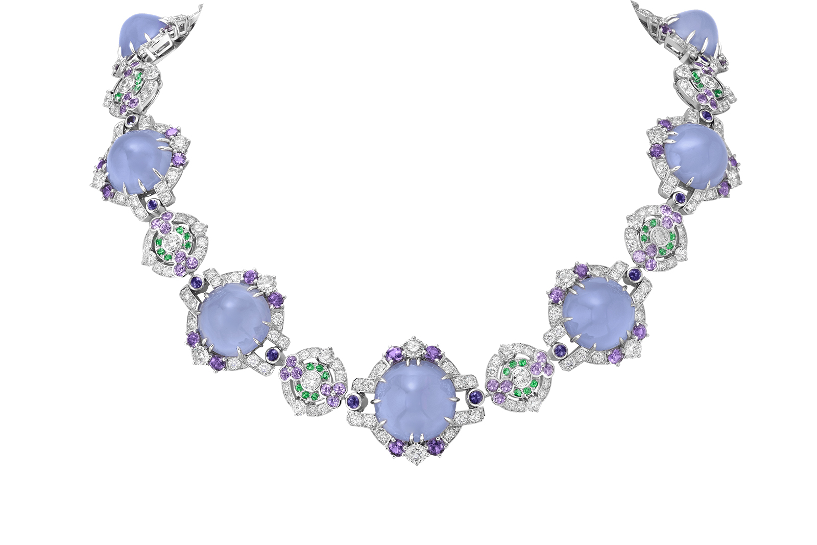  The Van Cleef & Arpels Céphéide necklace can be worn without the pendant as a single line necklace, complete with chalcedony cabochons and diamonds 