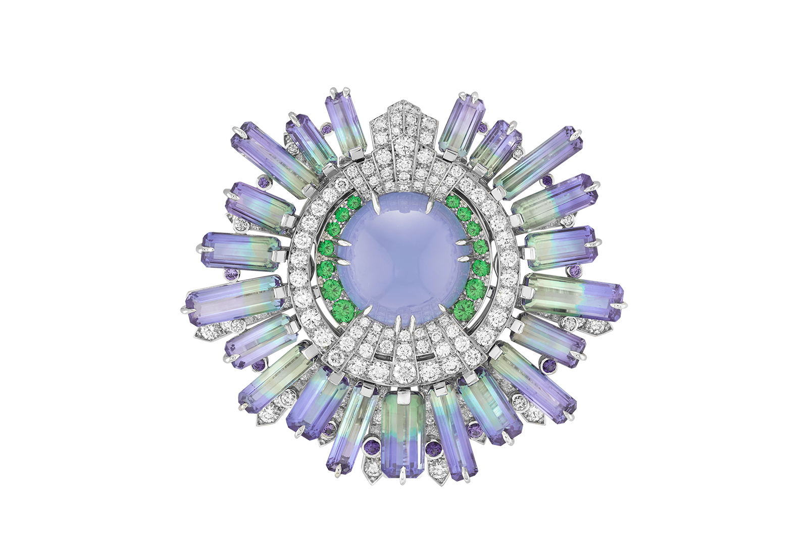  The Van Cleef & Arpels Céphéide pendant/brooch, which can be worn alone, with its two-tone tanzanites