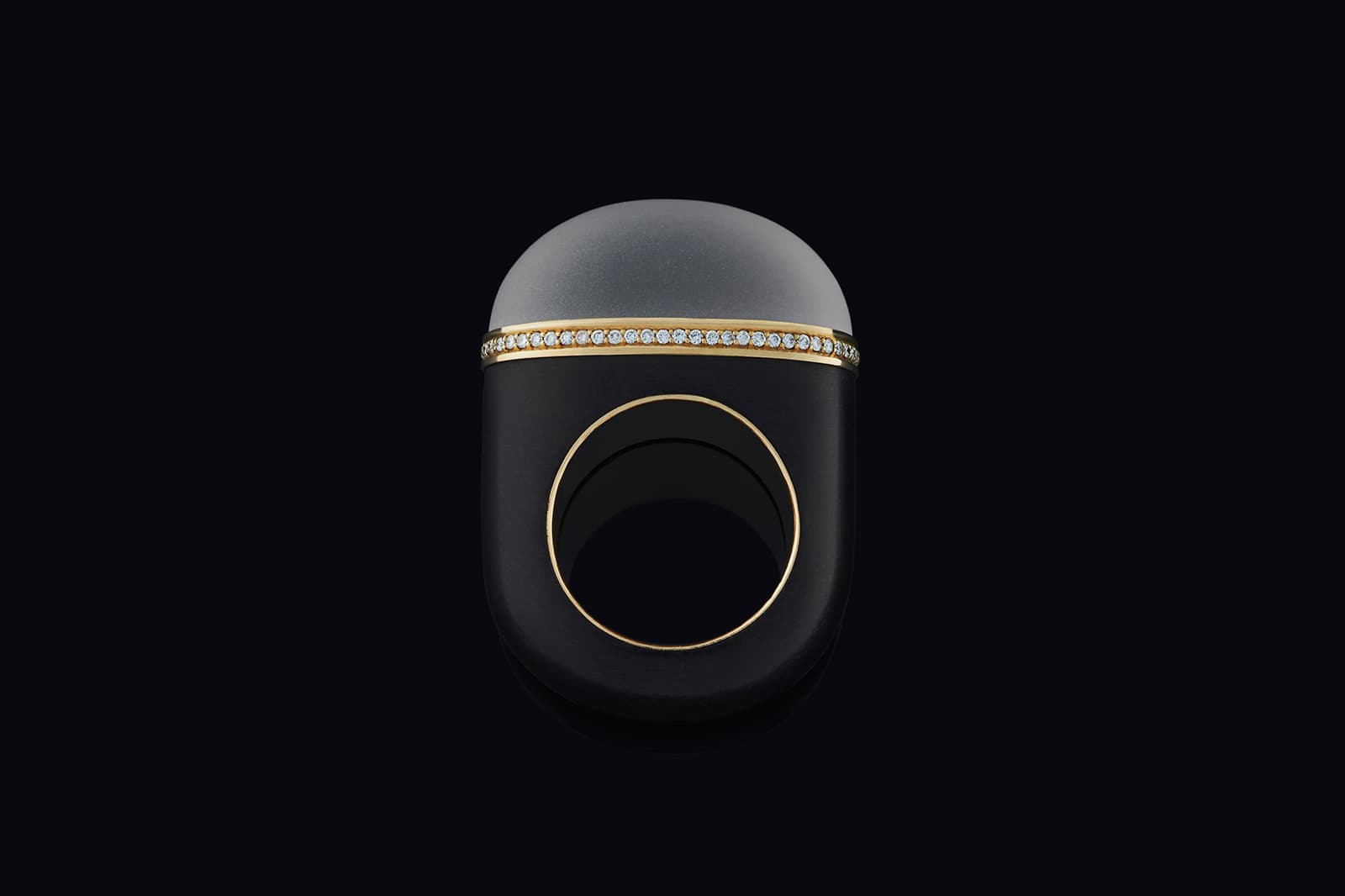  Gers Jewellery ring with a white sapphire cabochon, ebony wood and diamonds in yellow gold