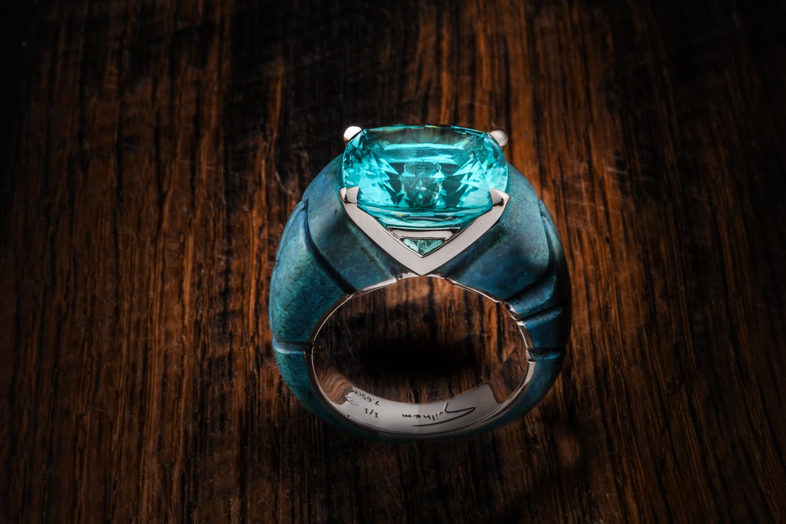 Philippe Guilhem ring in bronze and platinum, set with a Paraiba tourmaline