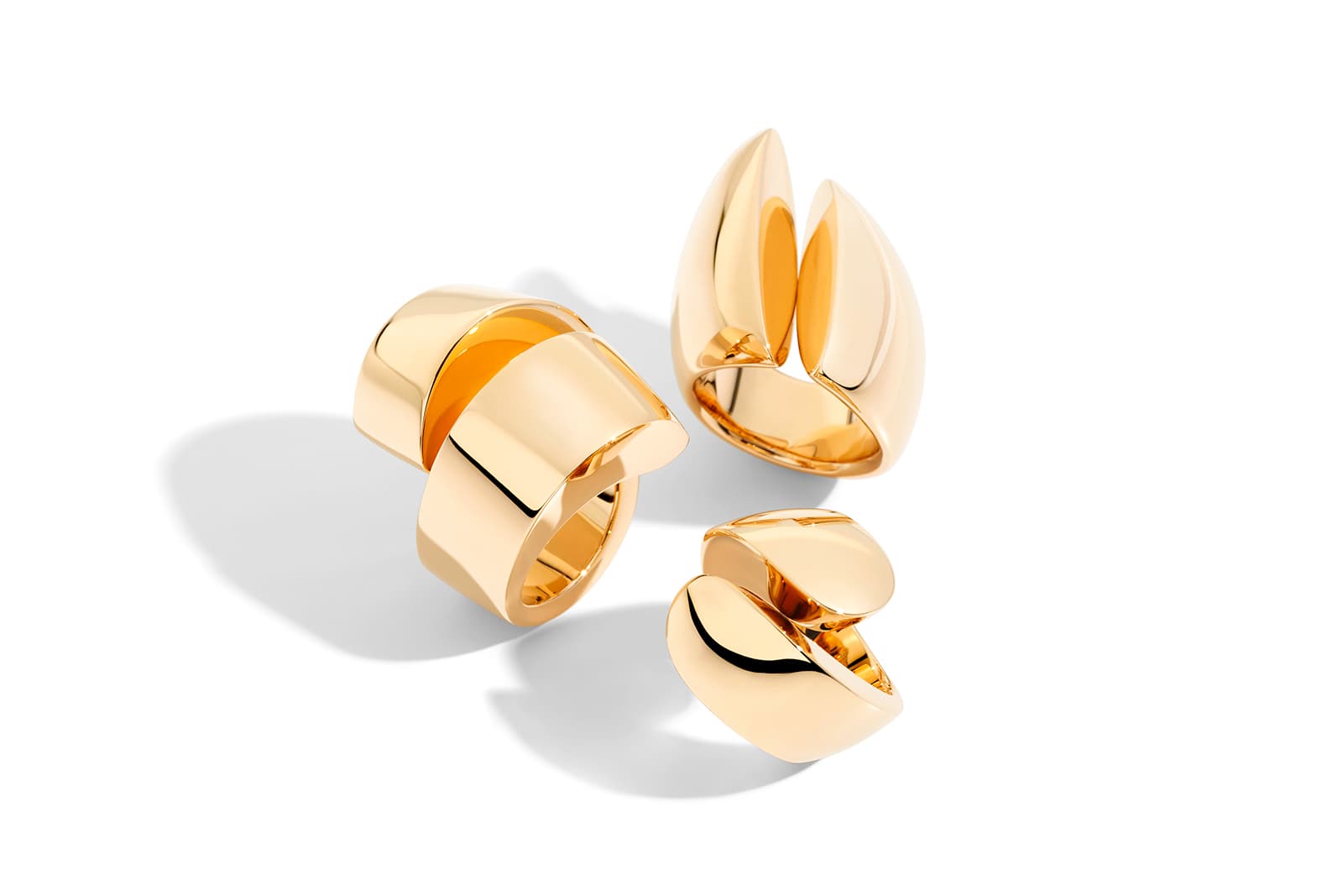 Vhernier Kiss, Spire and Eclisse rings in gold
