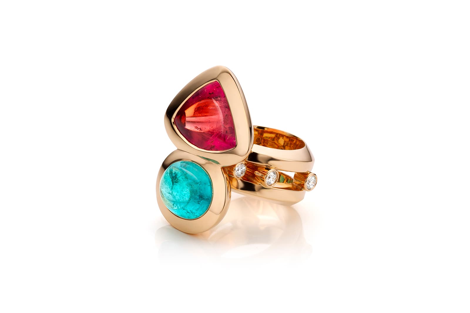  The Marslander ring by Jochen Leën has a bridge-like quality with bezel-set diamonds suspended between two bands of gold