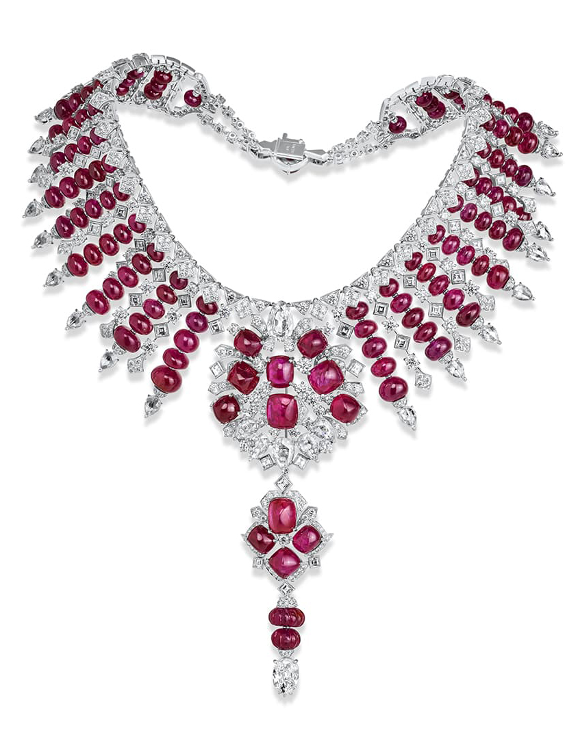 The David Morris Rubia cabochon choker from the Renaissance High Jewellery collection has a detachable pendant, set with Burmese rubies and diamonds
