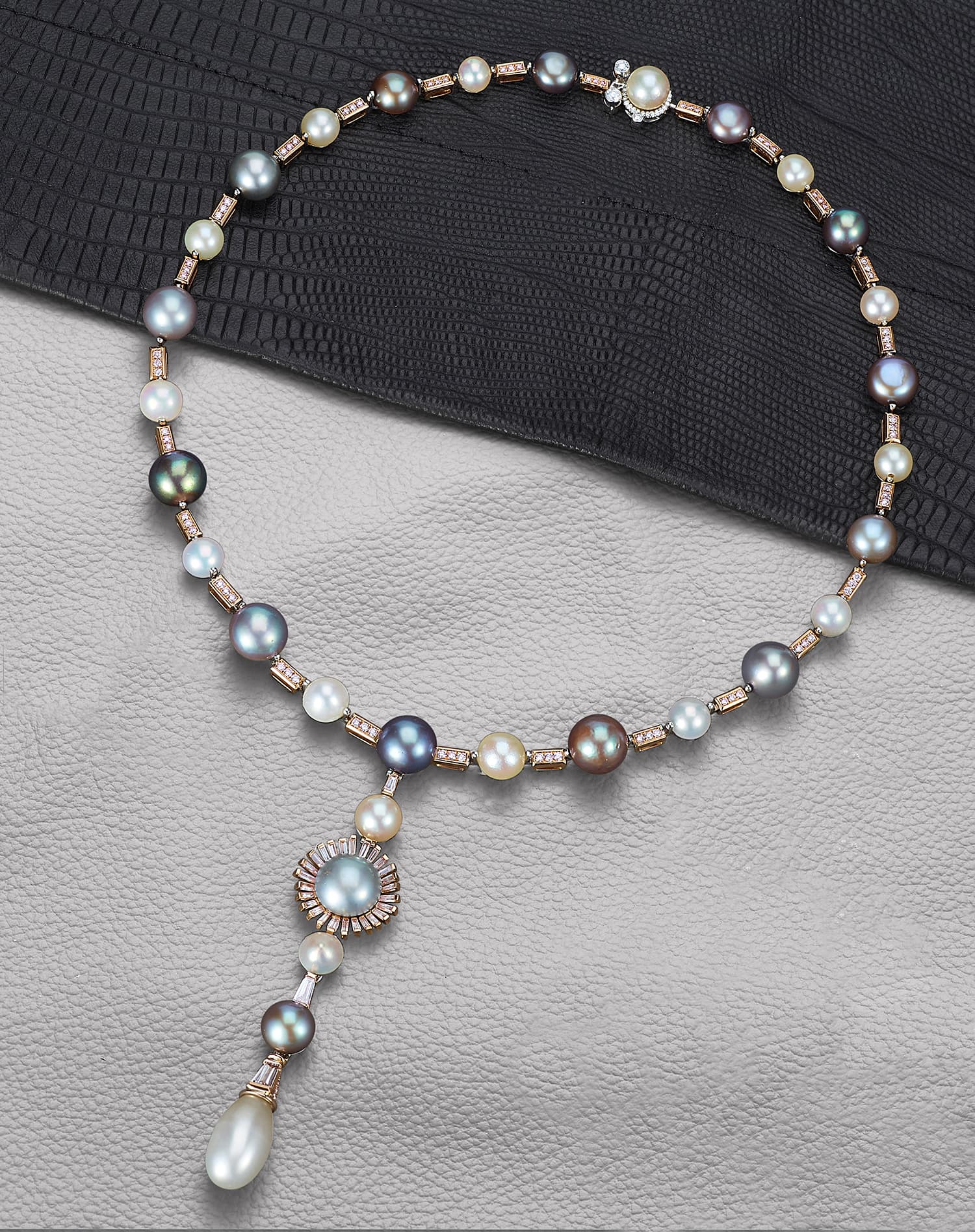  David Morris Renaissance High Jewellery collection Two Seas necklace with 71 carats of natural black pearls, 46 carats of natural white pearls and natural-coloured pearls in rose gold