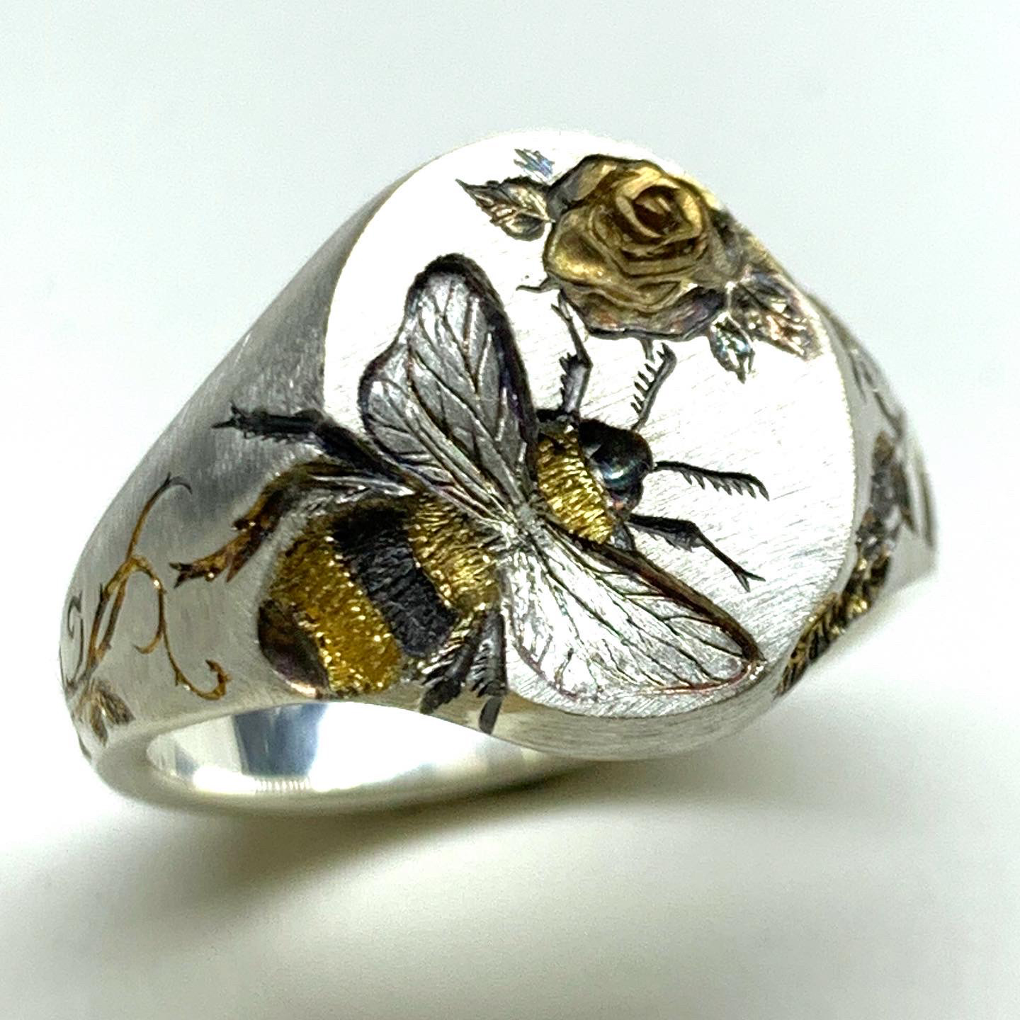  Przemyslaw Beres hand-engraved bumble bee signet ring 