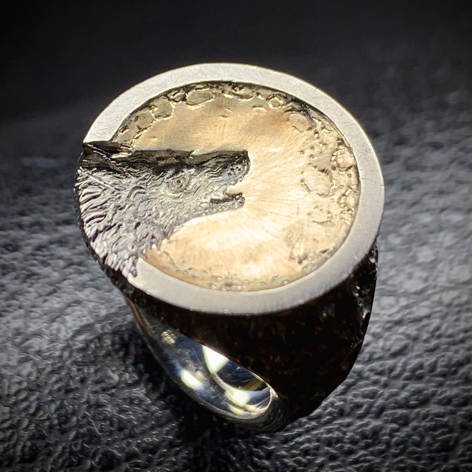  Przemyslaw Beres Super blood wolf moon signet ring