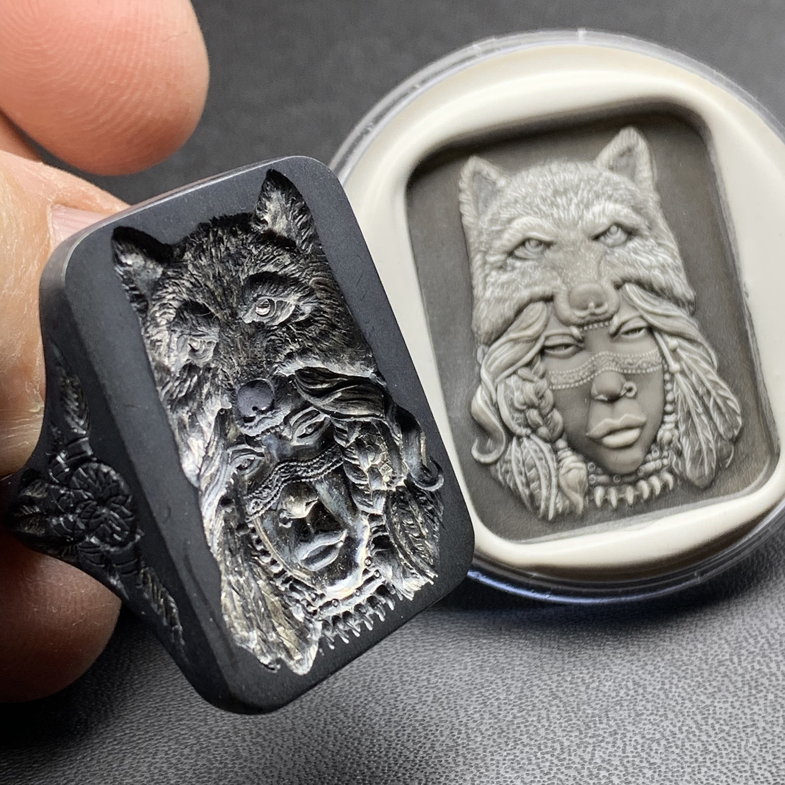Przemyslaw Beres hand-engraving in silver 