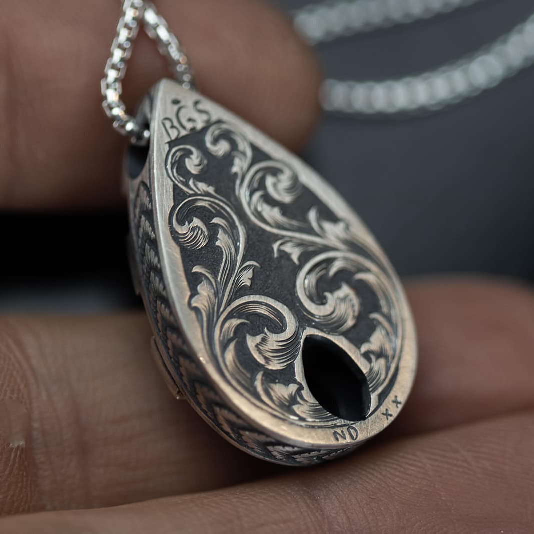  The reverse of a sapphire pendant that has been hand-engraved by Nick Noyes of Noyes Designs 