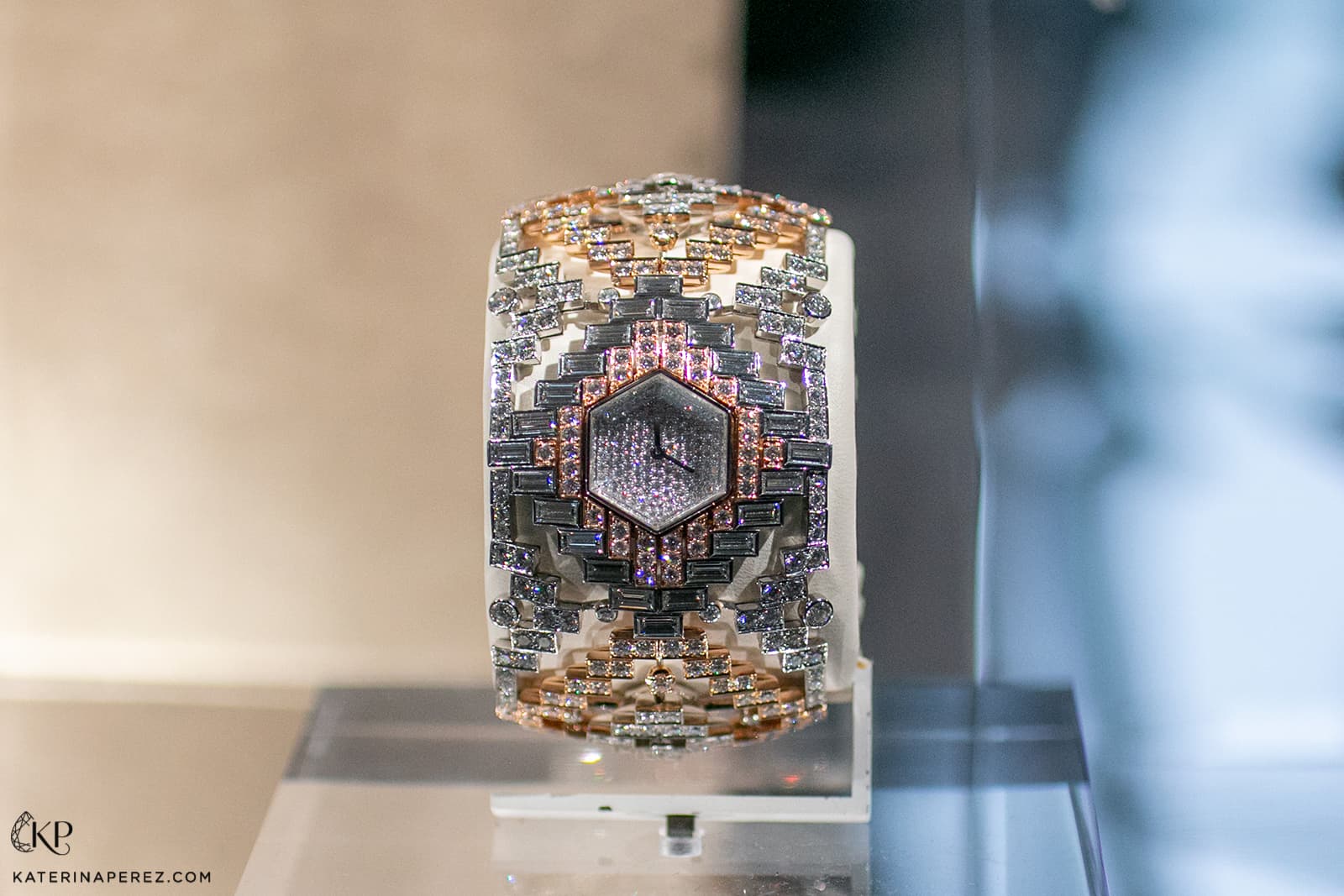  Chanel Escale à Venise High Jewellery Collection Éblouissante watch in pink gold, white gold, platinum and diamonds