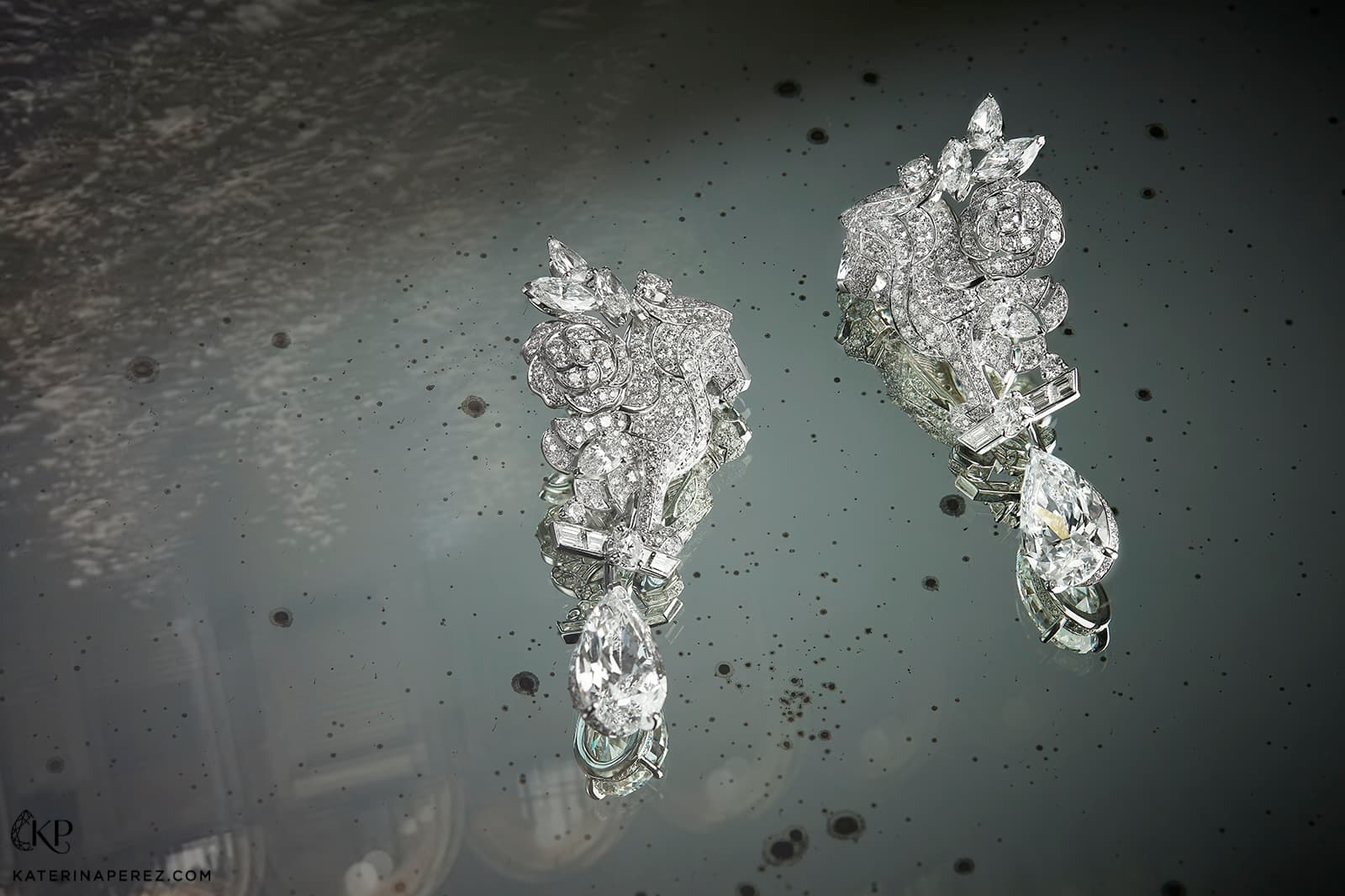  Lion Secret earrings in white gold and diamonds from the Chanel Escale à Venise High Jewellery Collection 