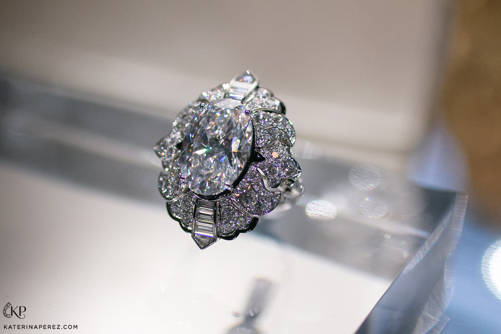  Camélia Baroque ring with an oval-cut diamond of 10.88 carats, further diamonds and black lacquer in white gold from the Chanel Escale à Venise High Jewellery Collection 