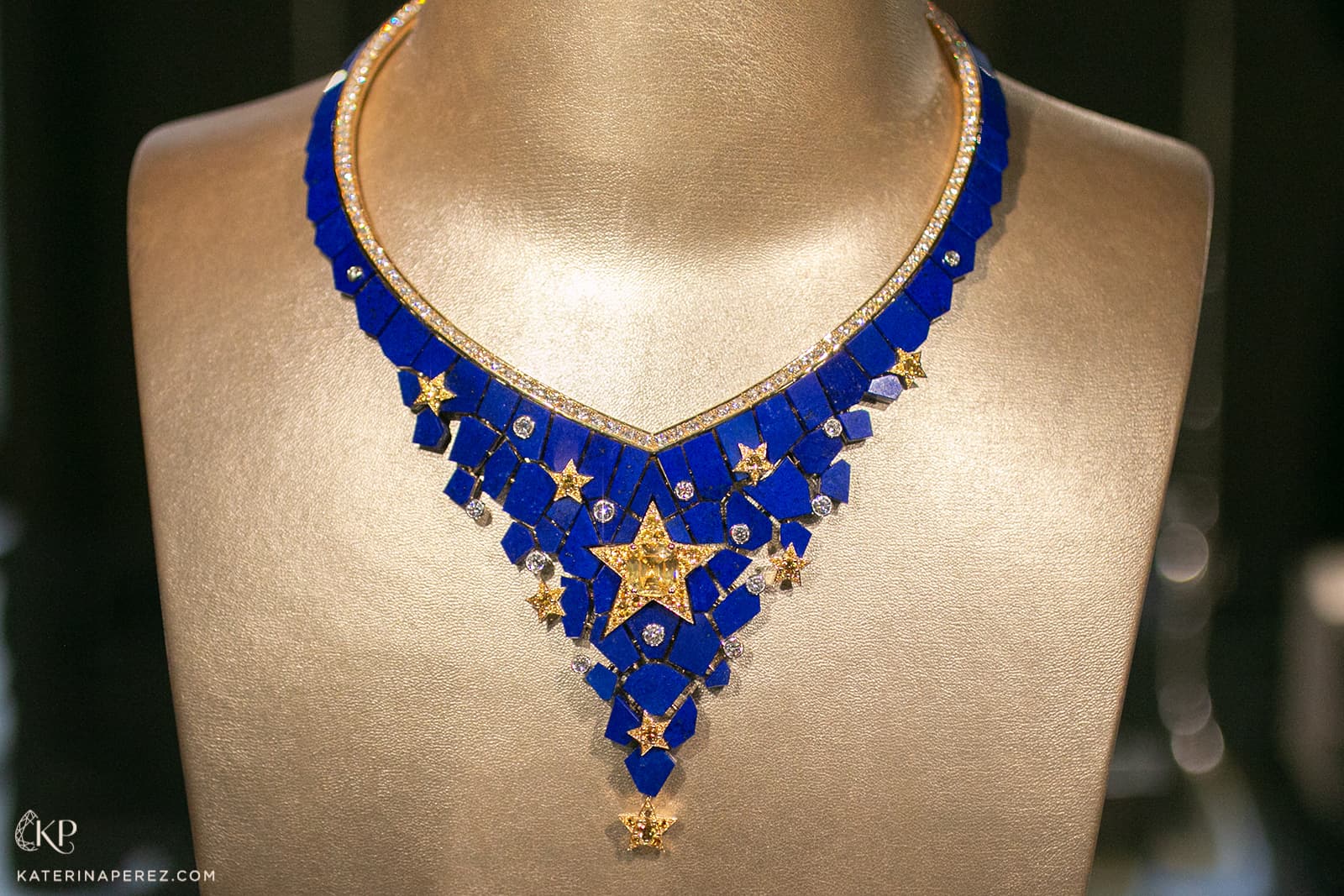 The Constellation Astrale necklace with lapis lazuli and yellow sapphires from the Chanel Escale à Venise High Jewellery Collection 