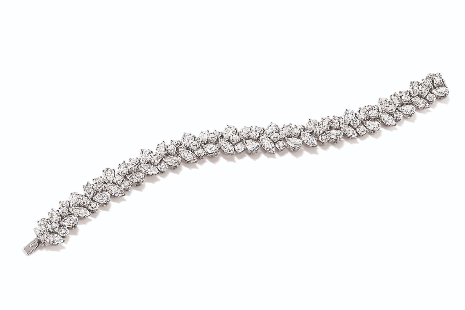  Harry Winston diamond Cluster bracelet worn by Kristen Wiig at the Golden Globe Awards 2021