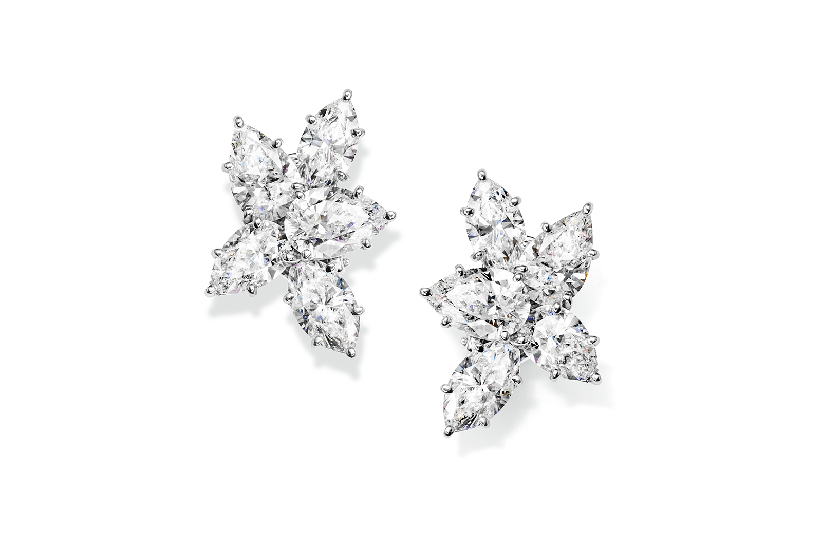  Harry Winston Cluster earrings with fancy-cut diamonds worn by Kaley Cuoco at the Golden Globe Awards 2021
