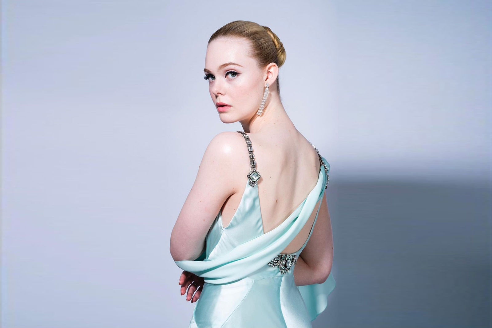 Elle Fanning chose a pair of Fred Leighton diamond briolette tassel earrings, a vintage diamond bracelet and two vintage diamond rings for the Golden Globe Awards 2021 Kate Hudson in multiple sets of Bulgari Serpenti High Jewellery earrings for the Golden Globe Awards 2021