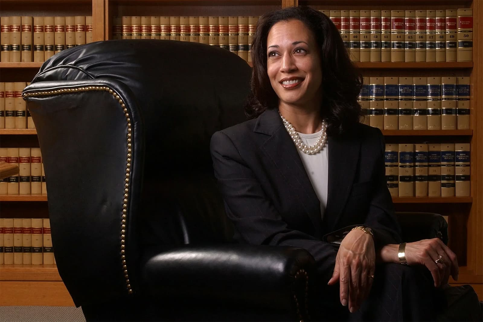 Vice President of the United States, Kamala Harris, wearing her signtaure pearls for an official portrait