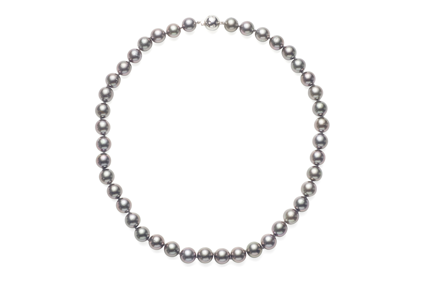  An 18k white gold, cultured pearl and diamond necklace auctioned by Bonhams