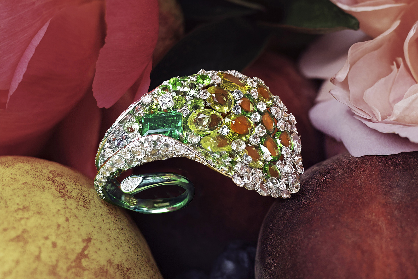 “The inspiration for this naturalistic style of jewellery comes from my childhood memories in Hangzhou, often referred to as a Chinese Paradise on Earth,” says Feng