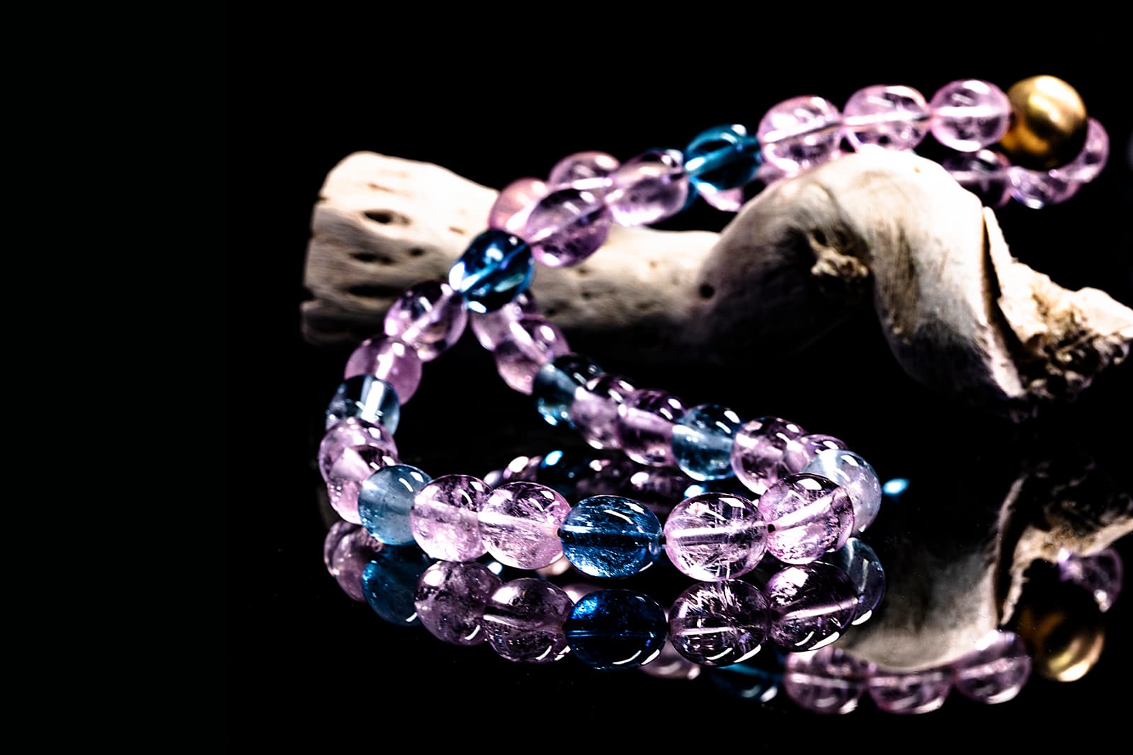  Coloured gemstone beads strung as a necklace by Gebrüder Meelis