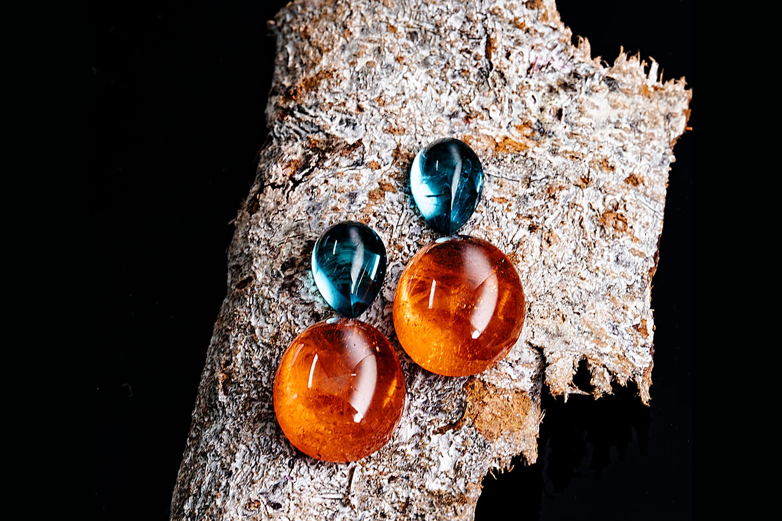 Mandarin garnets of 12.30 carats combined with 2.84 carats of tourmalines from Gebrüder Meelis
