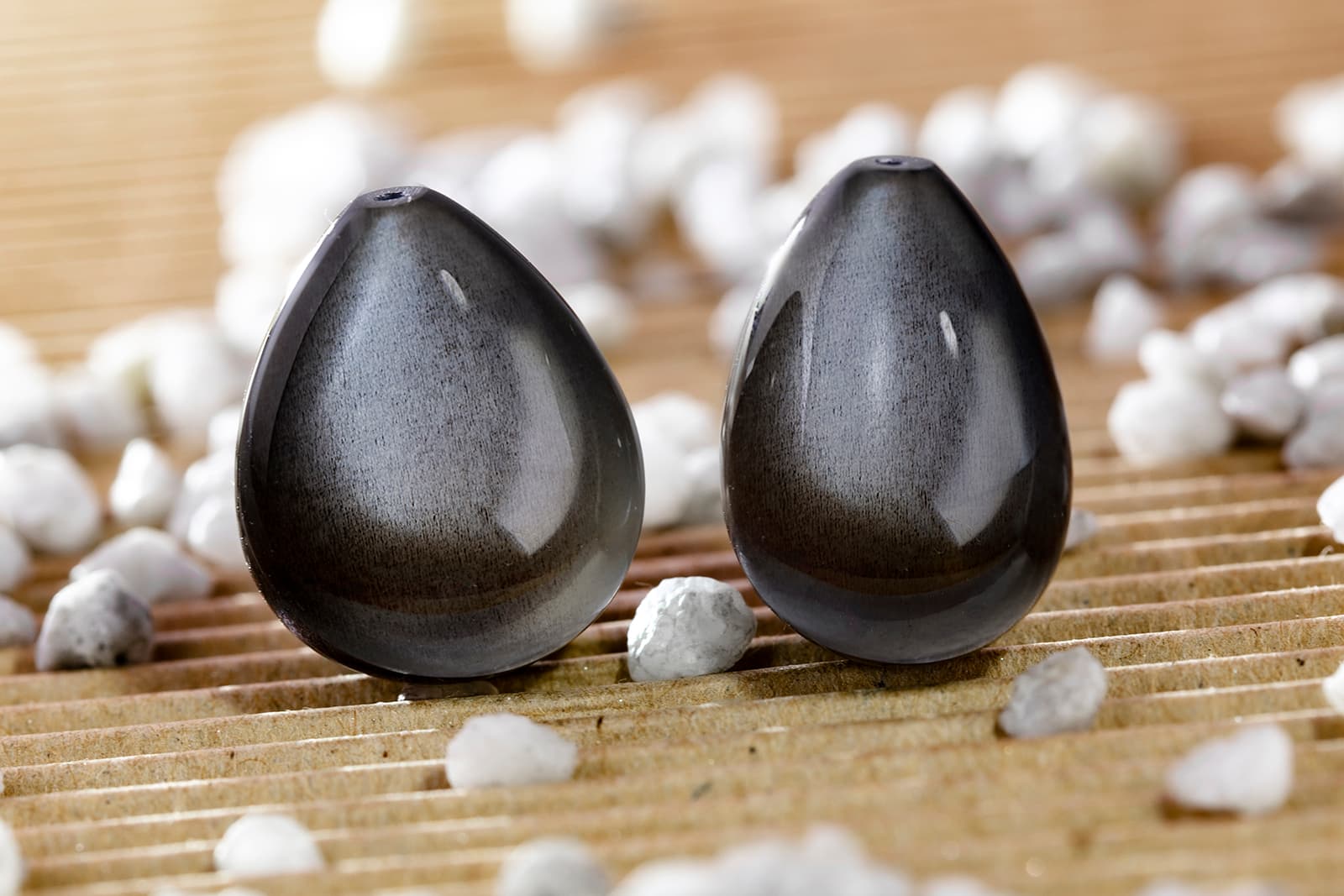  A pair of moonstones of 38.55 carats from Gebrüder Meelis
